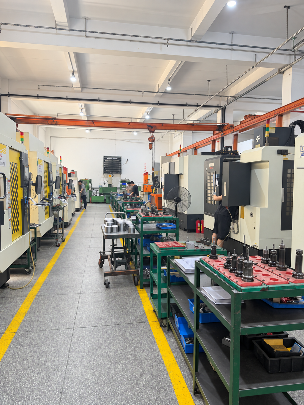 Mold machining equipment and tooling in HY3D Print's workshop